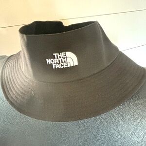 Small/Medium NWT Open top, North Face bucket hat.